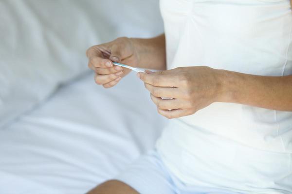Un test de grossesse connecté à votre smartphone