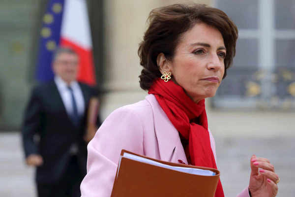 Touraine déconseille aux femmes enceintes de voyager